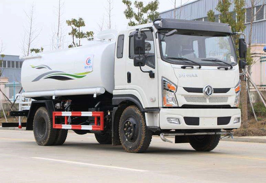 東風(fēng)12噸D1專底灑水車(chē)