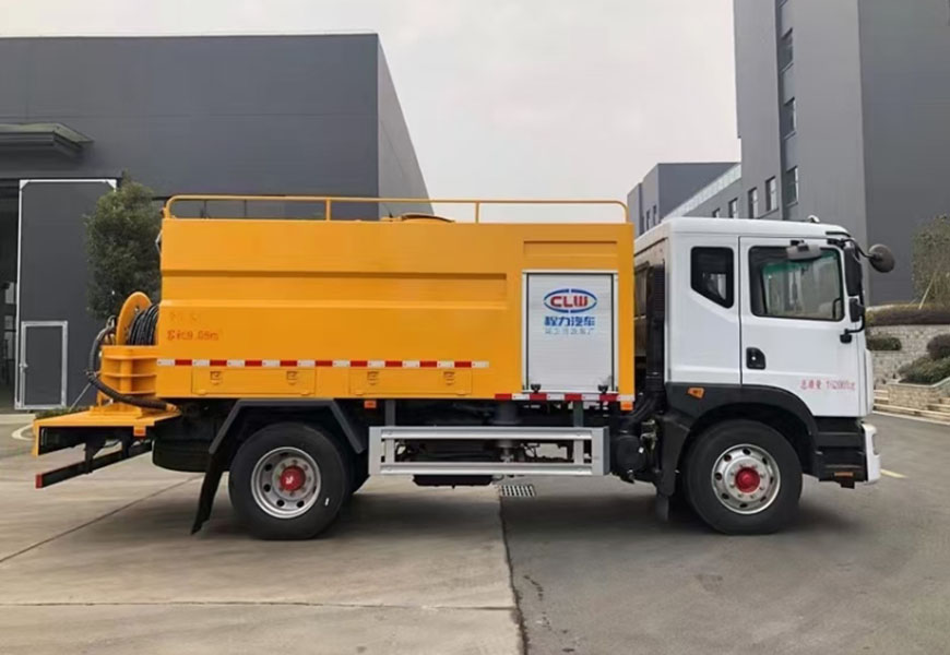 東風(fēng)多利卡D9高壓清洗車(chē)