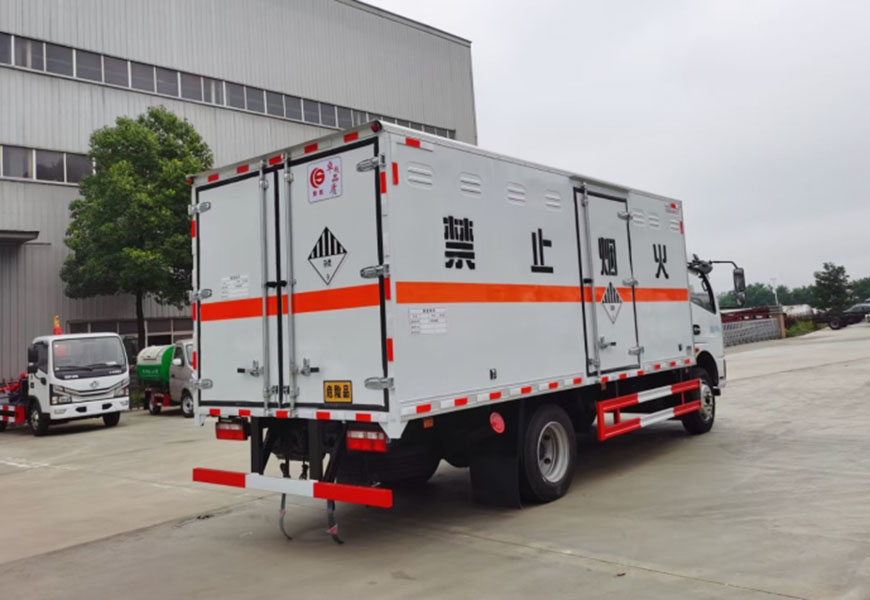 東風(fēng)凱普特K7雜項(xiàng)危險(xiǎn)品廂式運(yùn)輸車(chē) 
